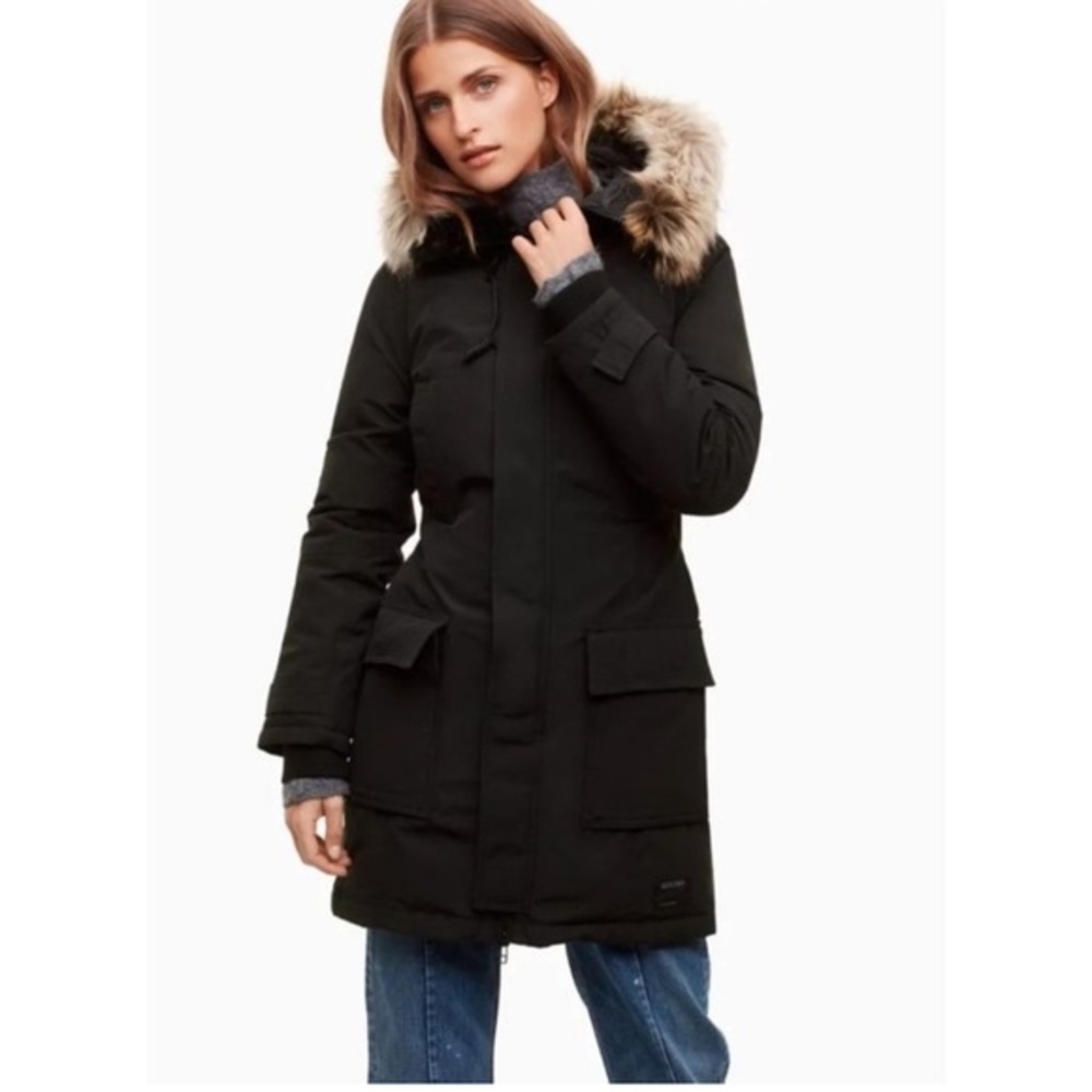 Aritzia TNA Golden Bancroft Goose Down Parka in Black